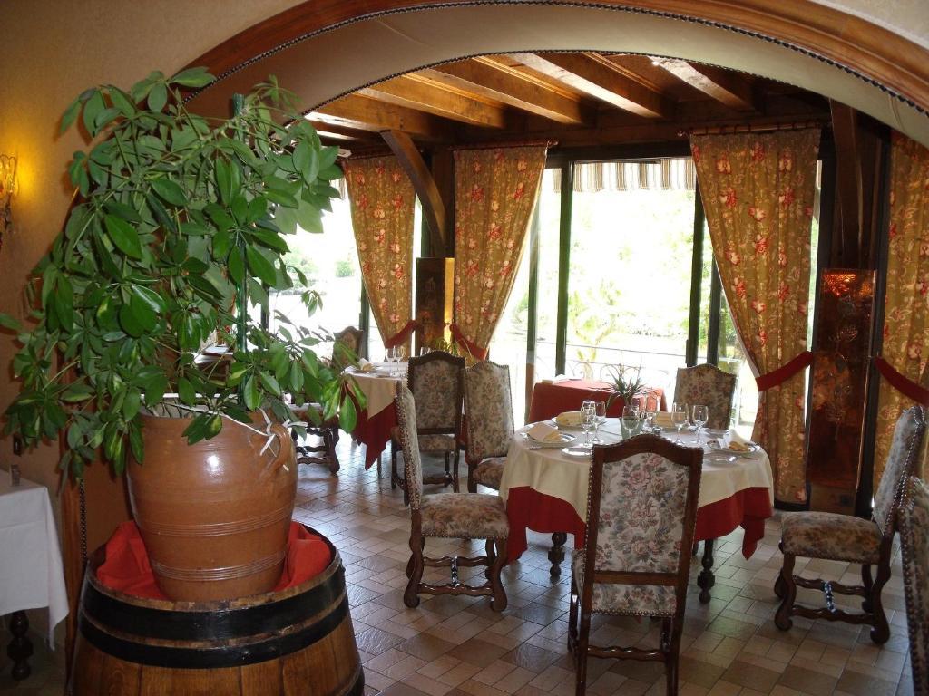 Hotel Restaurant L'Ecluse Antonne-et-Trigonant Esterno foto