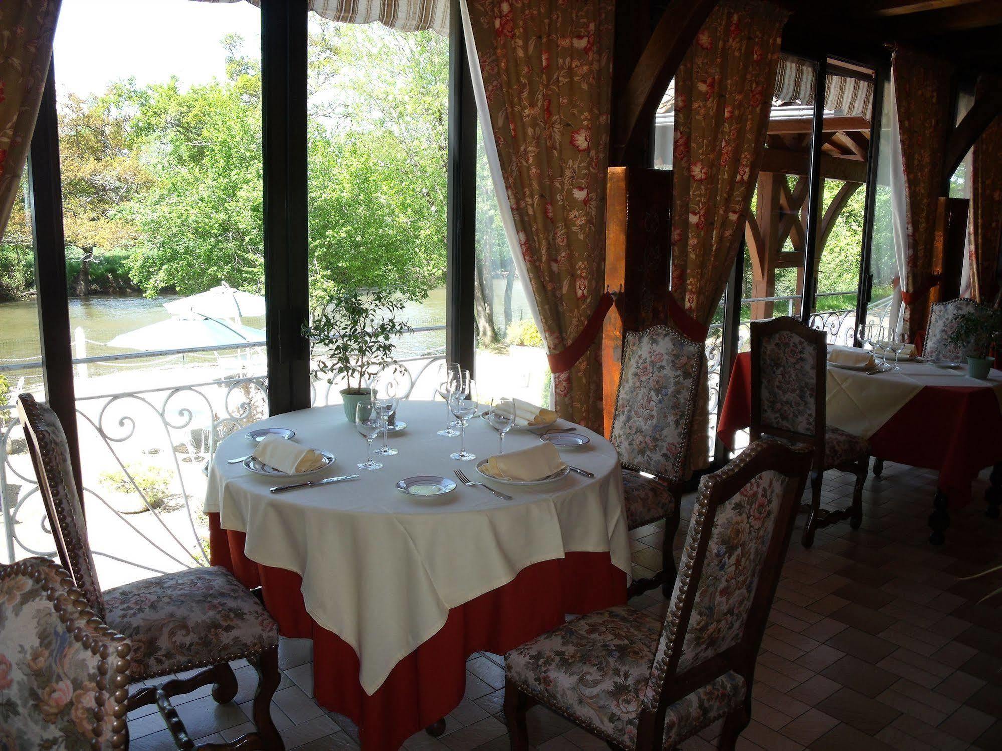 Hotel Restaurant L'Ecluse Antonne-et-Trigonant Esterno foto