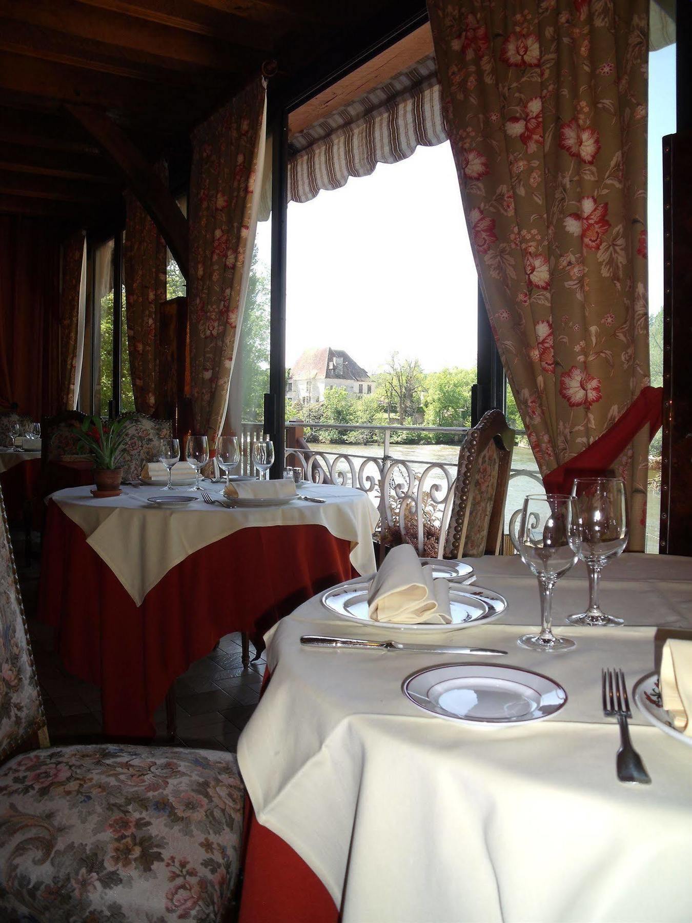 Hotel Restaurant L'Ecluse Antonne-et-Trigonant Esterno foto